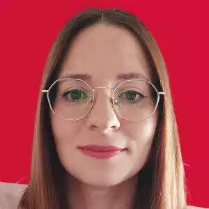 Imagen en primer plano de la redactora Melisa Pérez