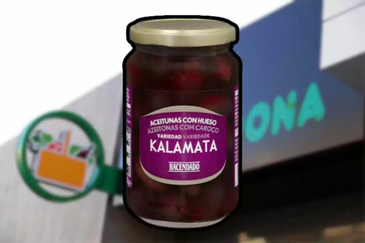 Jar of Hacendado Kalamata olives in front of a blurred Mercadona store. Jar of Hacendado Kalamata olives in front of a blurred Mercadona store.