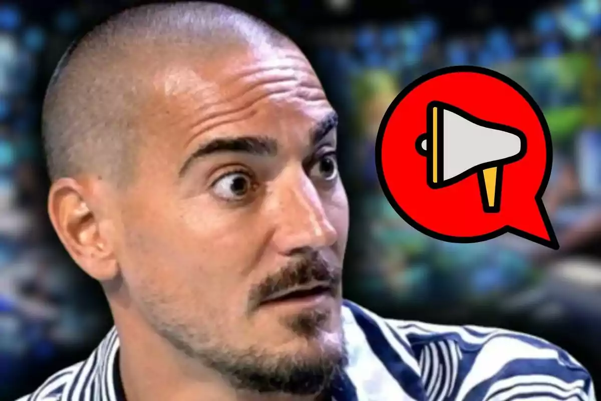 Photo montage of Damián Quintero with a surprised expression and a megaphone icon inside a red circle next to him.