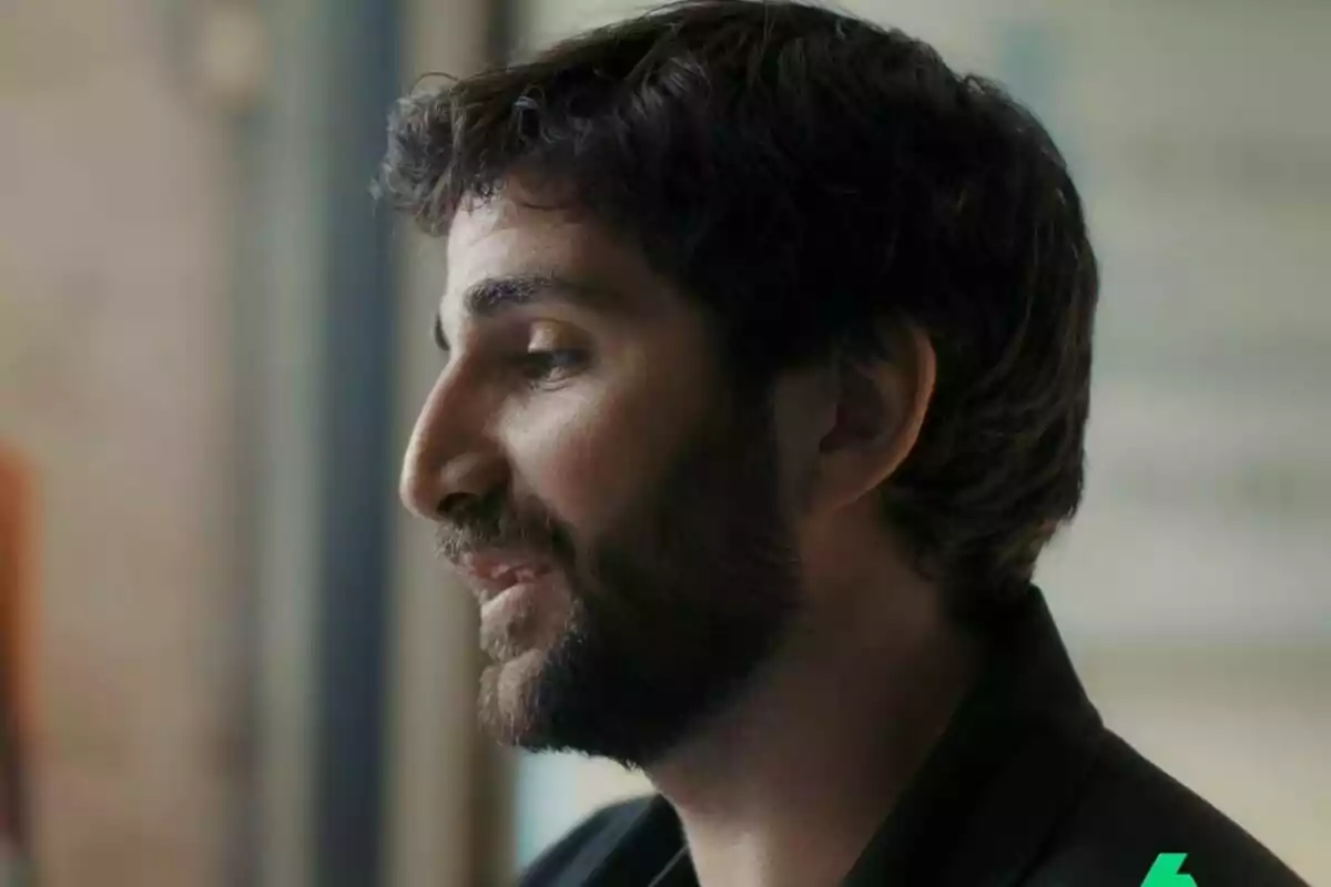 Ricky Rubio de cabells foscos i barba parlant en un ambient interior il·luminat a Lo de Évole