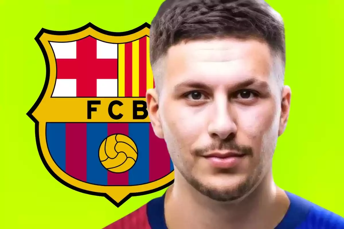 Home amb samarreta blava i vermella davant de l’escut del FC Barcelona sobre fons verd fosforescent