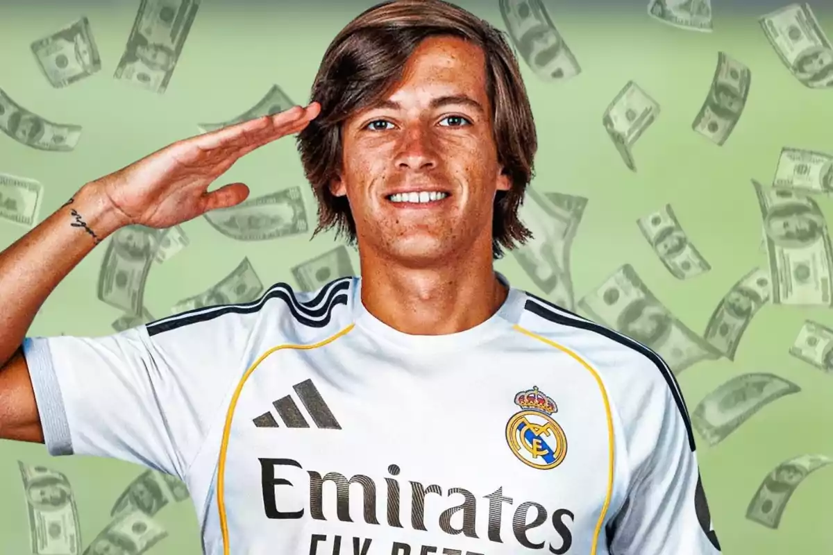 Jugador del Reial Madrid saludant amb bitllets de fons