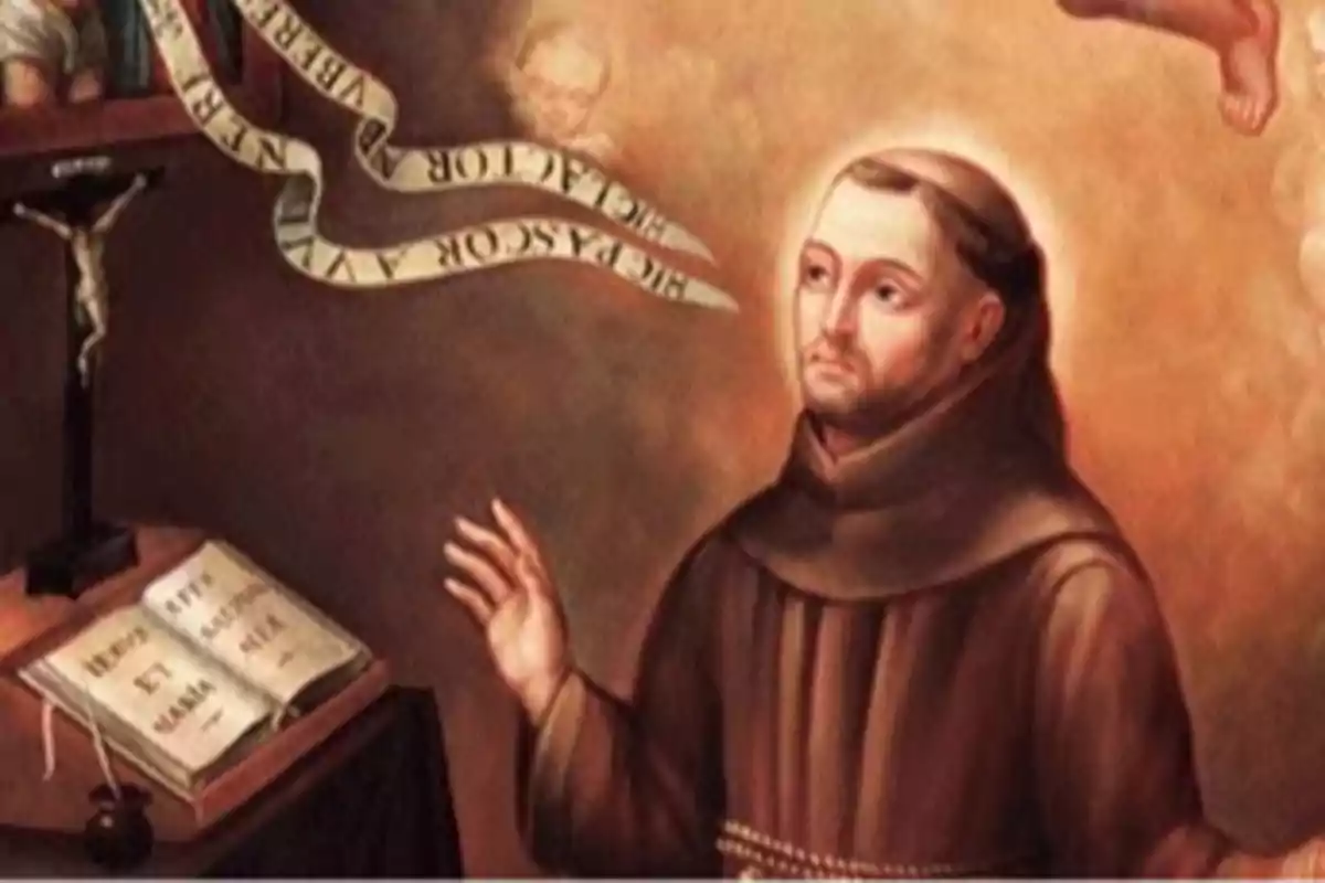 Un frare amb hàbit marró està de perfil amb una mà aixecada, davant d’un llibre obert i un crucifix, mentre una figura angelical i una cinta amb text apareixen al fons. Un frare amb hàbit marró està de perfil amb una mà aixecada, davant d’un llibre obert i un crucifix, mentre una figura angelical i una cinta amb text apareixen al fons.