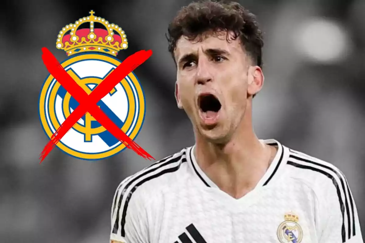 Futbolista amb samarreta blanca cridant i escut del Reial Madrid ratllat amb una X vermella al seu costat