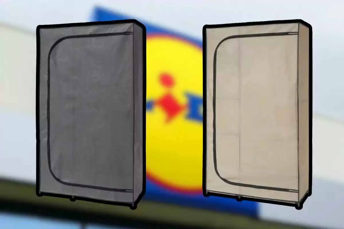 Dos armarios portátiles de tela en color gris y beige con fondo desenfocado de un letrero de supermercado Dos armarios portátiles de tela en color gris y beige con fondo desenfocado de un letrero de supermercado