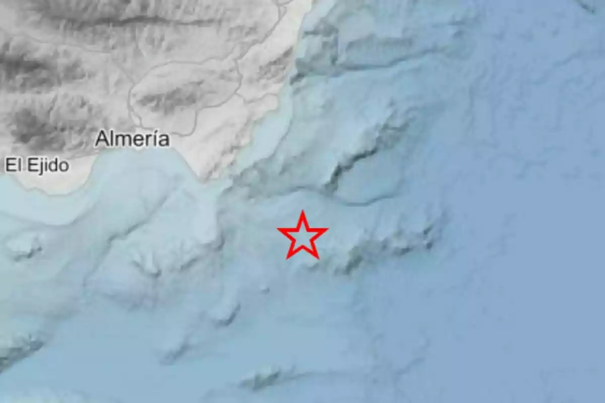 Mapa de la costa d’Almeria amb una estrella vermella al mar assenyalant un punt específic Mapa de la costa d’Almeria amb una estrella vermella al mar assenyalant un punt específic