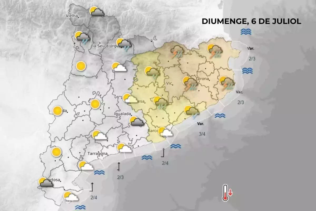 Mapa meteorològic de Catalunya per al diumenge 6 de juliol que mostra diferents condicions climàtiques com sol, núvols, pluges i tempestes en diverses regions, amb símbols d’onatge a la costa i una icona de descens de temperatura (amb el text en català). Mapa meteorològic de Catalunya per al diumenge 6 de juliol que mostra diferents condicions climàtiques com sol, núvols, pluges i tempestes en diverses regions, amb símbols d’onatge a la costa i una icona de descens de temperatura (amb el text en català).