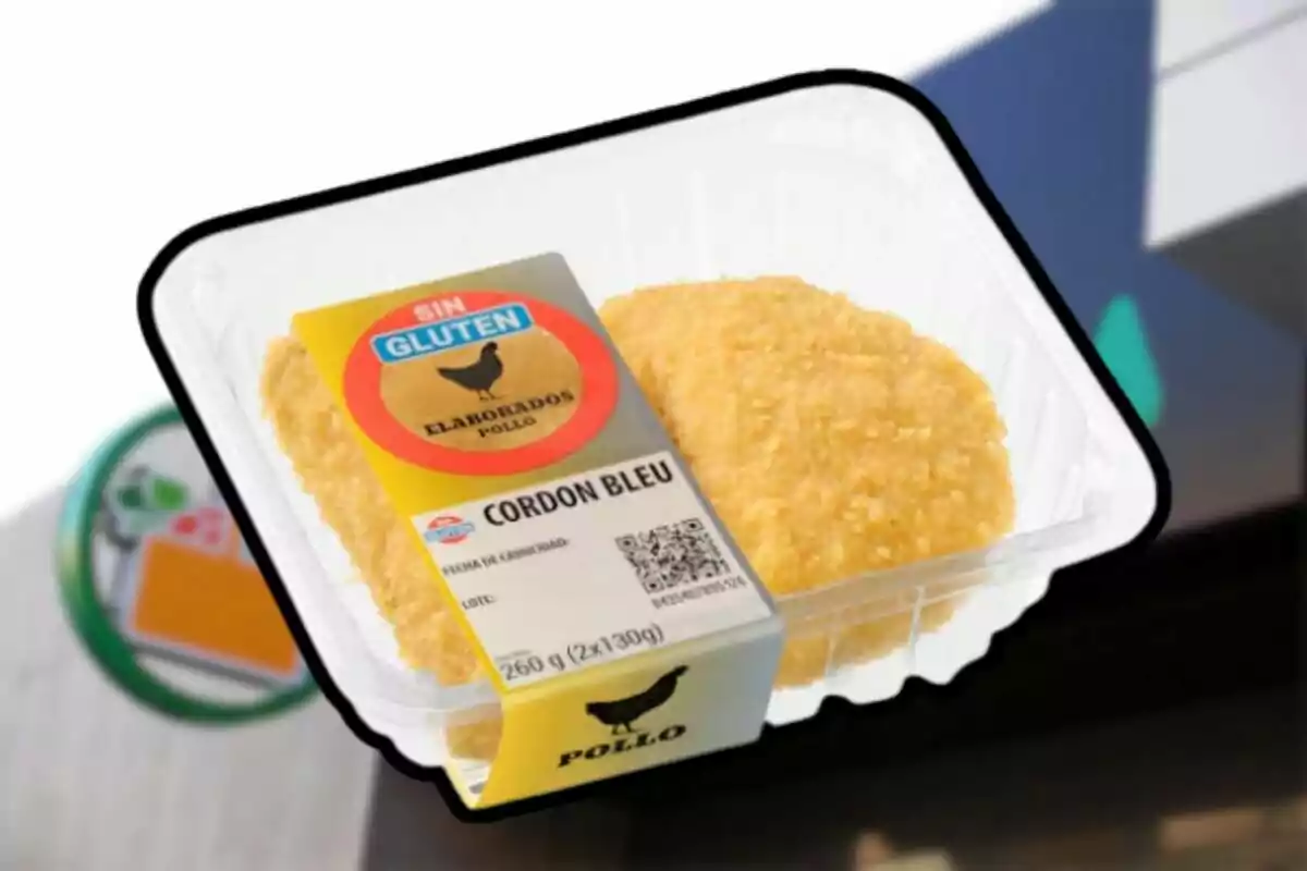 Clear plastic container with two pieces of gluten-free breaded chicken cordon bleu and informational label Clear plastic container with two pieces of gluten-free breaded chicken cordon bleu and informational label