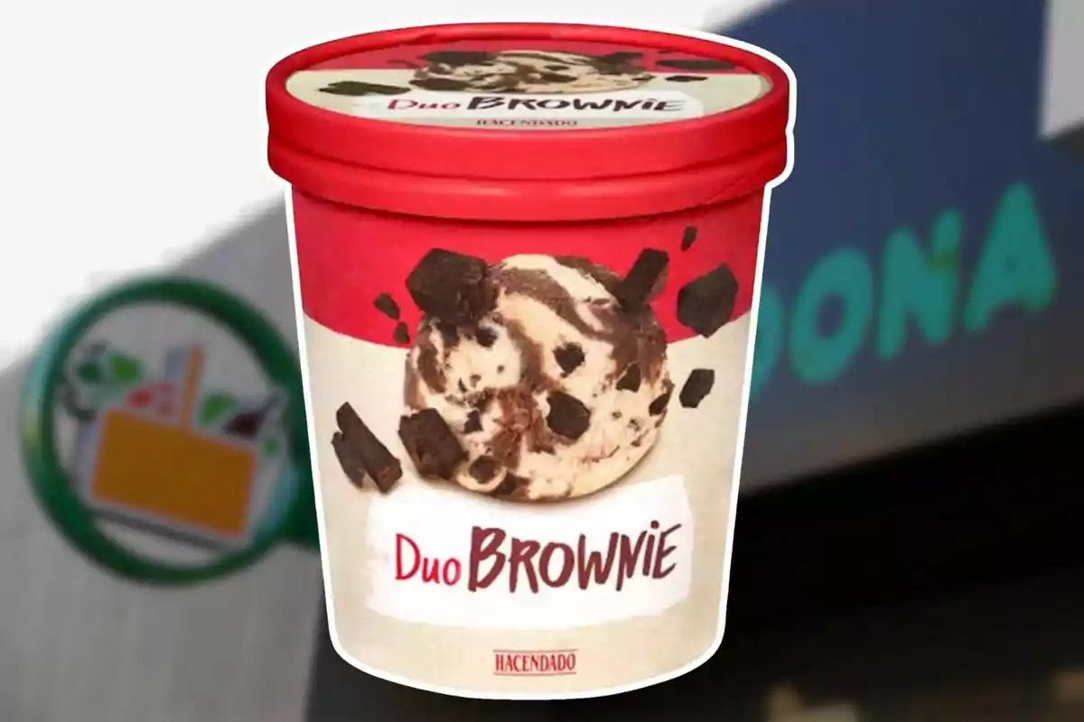 Hacendado Duo Brownie ice cream container with a red lid and brownie pieces shown in the product image Hacendado Duo Brownie ice cream container with a red lid and brownie pieces shown in the product image