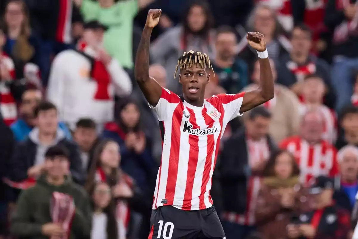 Athletic Club player celebrating a goal with arms raised in front of a crowd of fans in the stadium Athletic Club player celebrating a goal with arms raised in front of a crowd of fans in the stadium