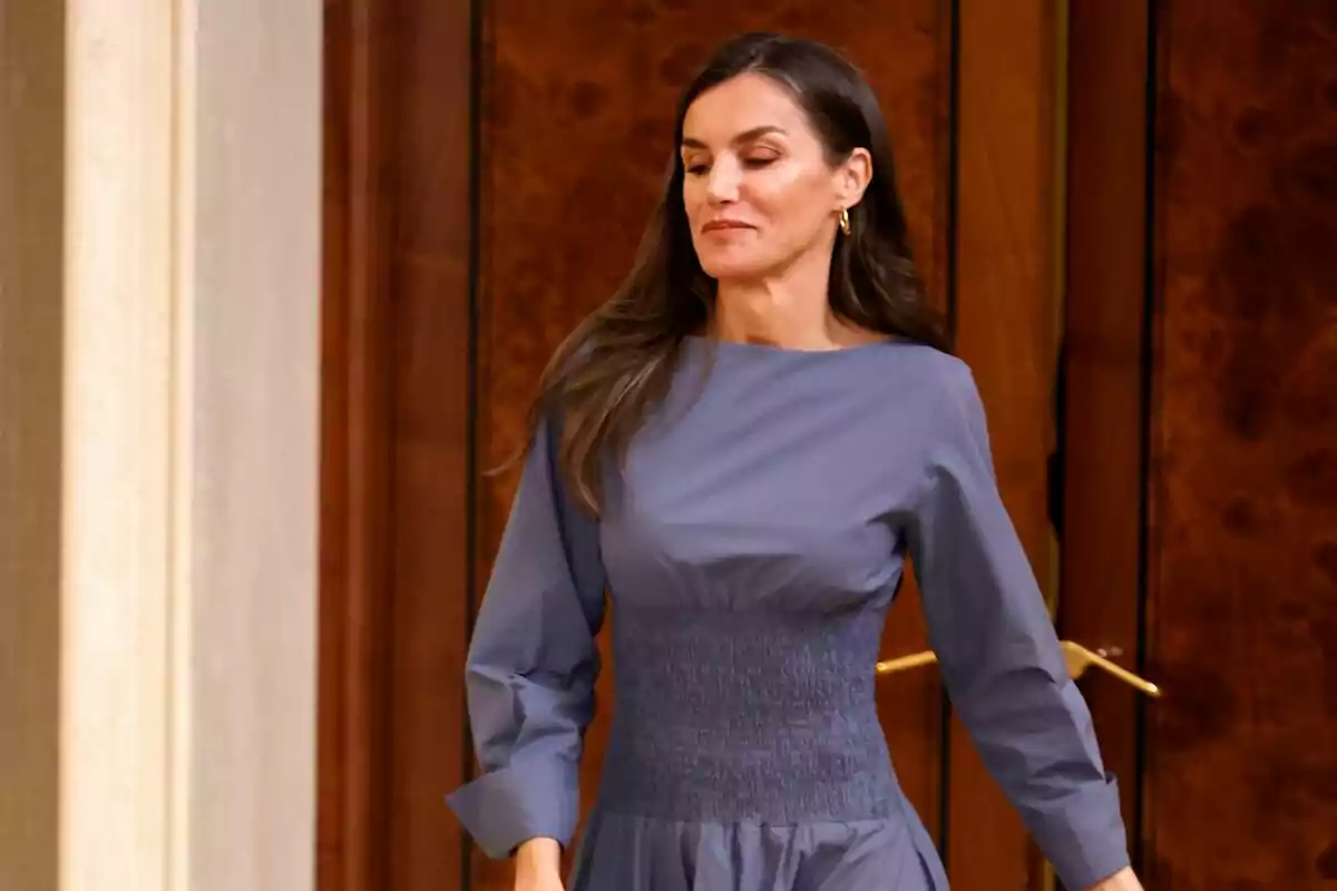 La Reina Letícia durant l’audiència als joves becats per la Fundació Microfinances BBVA (FMBBVA) al Palau de la Zarzuela, el 2 de juliol de 2025, a Madrid. La Reina Letícia durant l’audiència als joves becats per la Fundació Microfinances BBVA (FMBBVA) al Palau de la Zarzuela, el 2 de juliol de 2025, a Madrid.