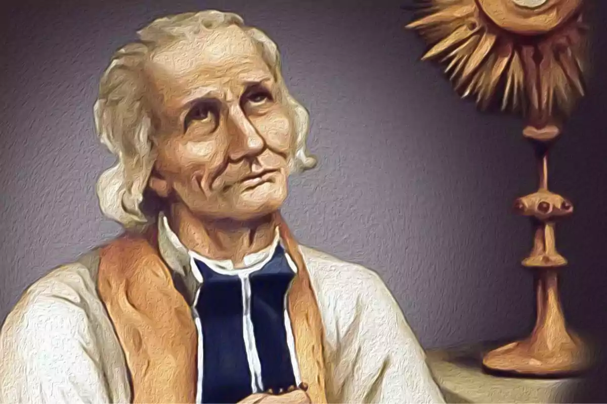 Home de cabells canosos i expressió serena, amb vestimenta religiosa i un objecte daurat al fons