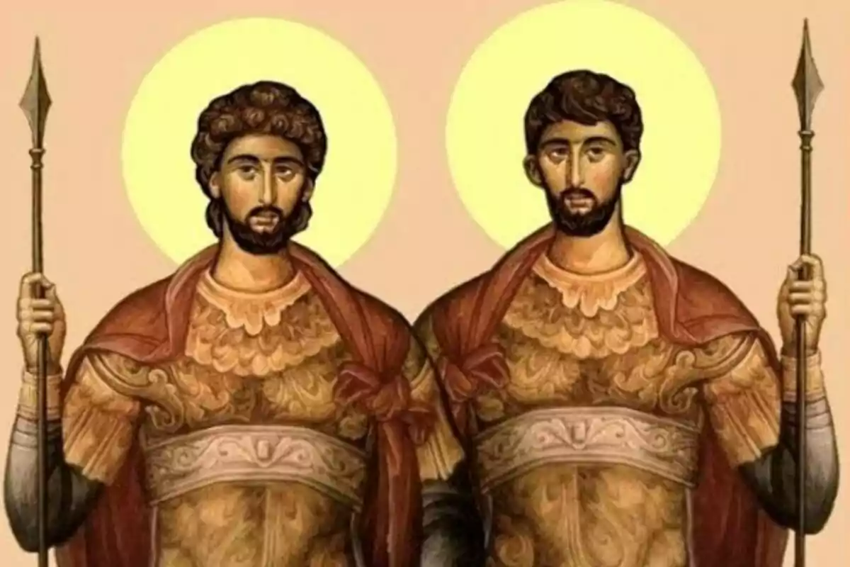Sant Procés i Sant Martiniani amb armadures i llances, ambdues amb aurèoles daurades sobre el cap i fons beix Sant Procés i Sant Martiniani amb armadures i llances, ambdues amb aurèoles daurades sobre el cap i fons beix