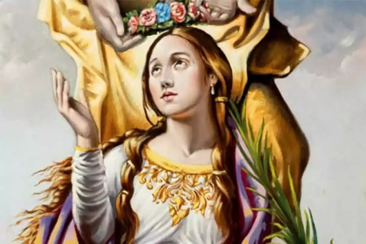 Pintura d’una dona amb cabell llarg i trenat, vestida amb una túnica blanca i detalls daurats, mirant cap amunt mentre una figura li col·loca una corona de flors al cap i sosté una palma verda.