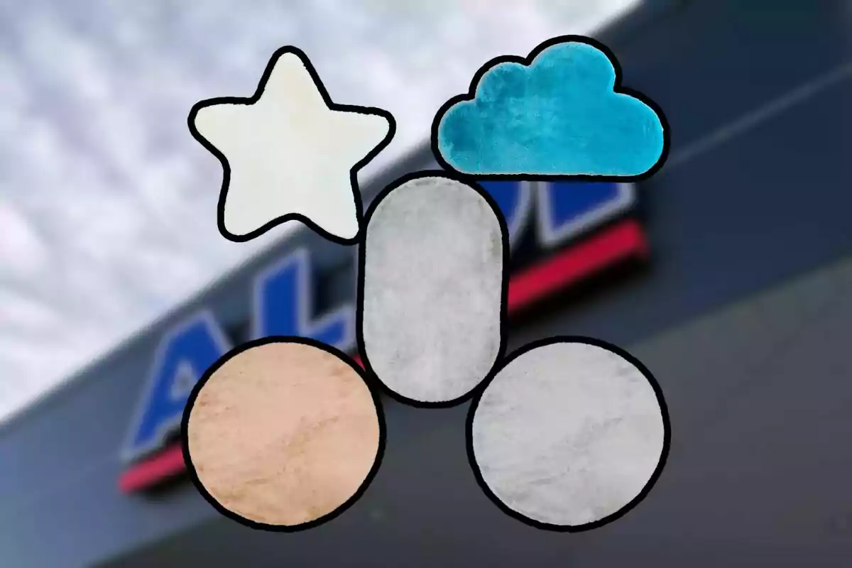 Cinco tapetes de diferentes formas y colores sobre un fondo borroso de una tienda. Cinco tapetes de diferentes formas y colores sobre un fondo borroso de una tienda.