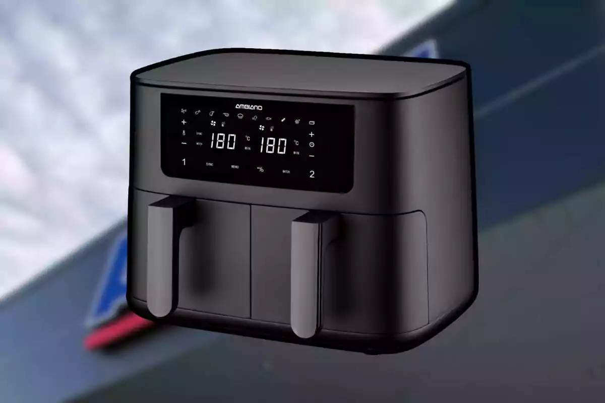 Freidora de aire negra de doble compartimento con pantalla digital y controles táctiles Freidora de aire negra de doble compartimento con pantalla digital y controles táctiles