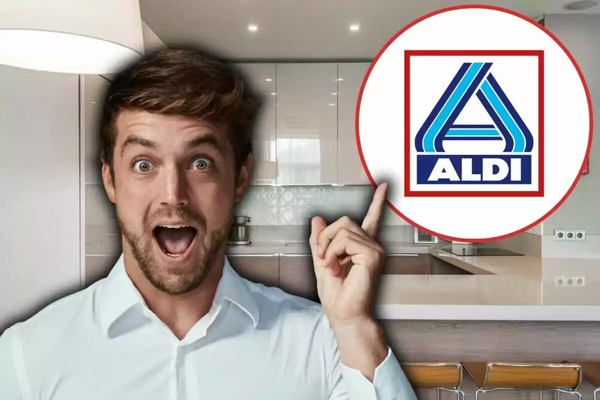 Hombre sorprendido señalando el logo de ALDI en una cocina moderna