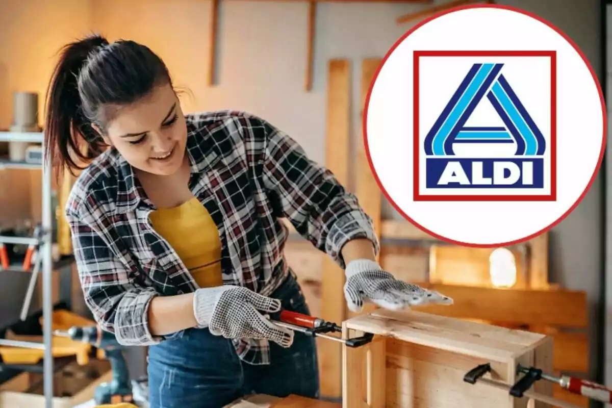 Mujer joven sonriente usando guantes y herramientas para trabajar la madera en un taller con el logo de ALDI en la esquina superior derecha