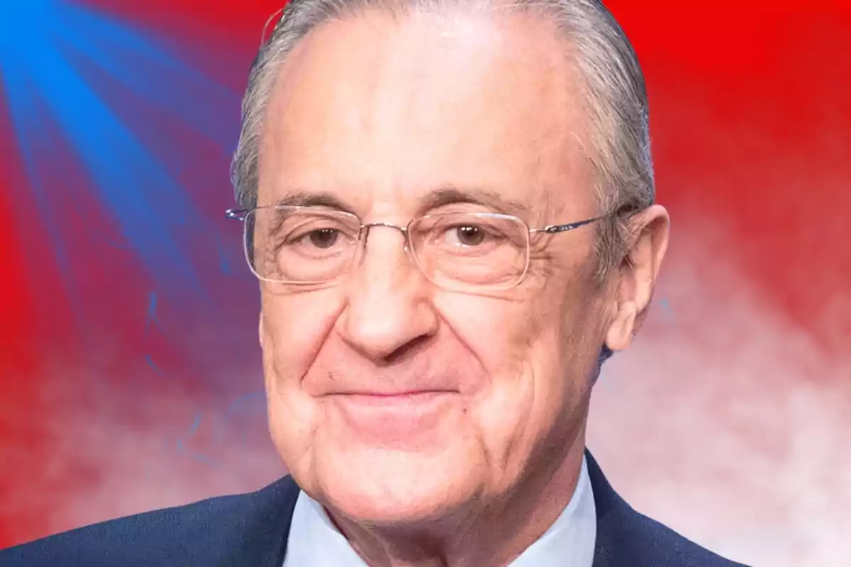 Hombre mayor con gafas y cabello canoso sonriendo frente a un fondo rojo y azul difuminado Hombre mayor con gafas y cabello canoso sonriendo frente a un fondo rojo y azul difuminado