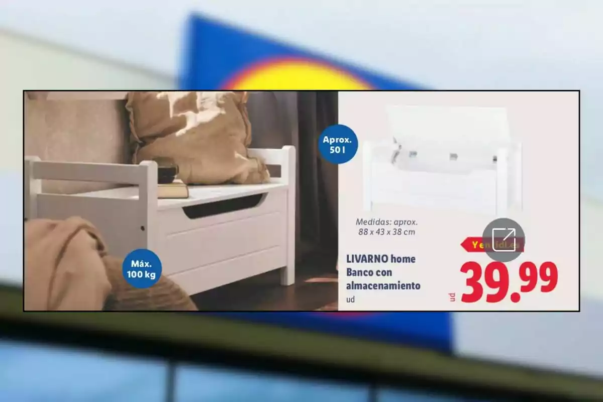 Banco blanco con almacenamiento de la marca LIVARNO home con cojines encima, capacidad de 50 litros, soporta hasta 100 kg y tiene un precio de 39.99 euros Banco blanco con almacenamiento de la marca LIVARNO home con cojines encima, capacidad de 50 litros, soporta hasta 100 kg y tiene un precio de 39.99 euros