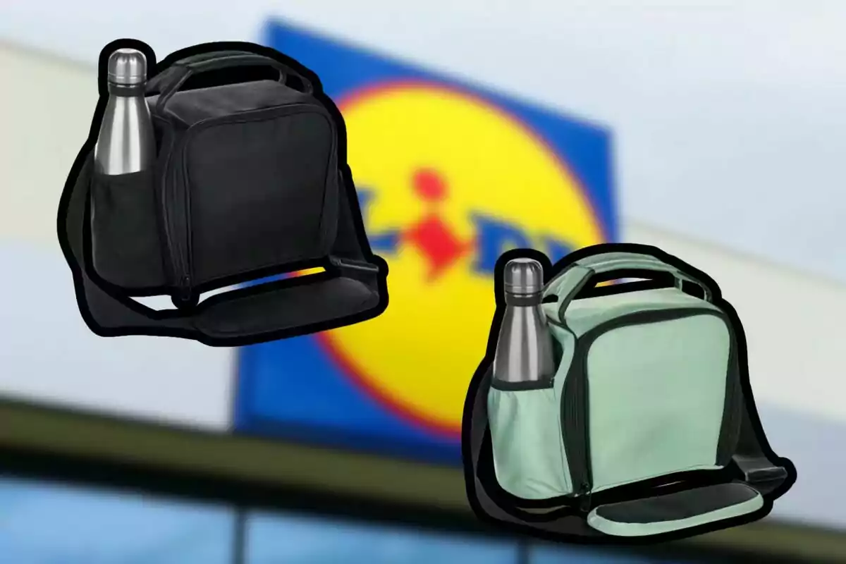 Dos loncheras con botella metálica una negra y otra verde claro sobre un fondo desenfocado con el logo de Lidl Dos loncheras con botella metálica una negra y otra verde claro sobre un fondo desenfocado con el logo de Lidl