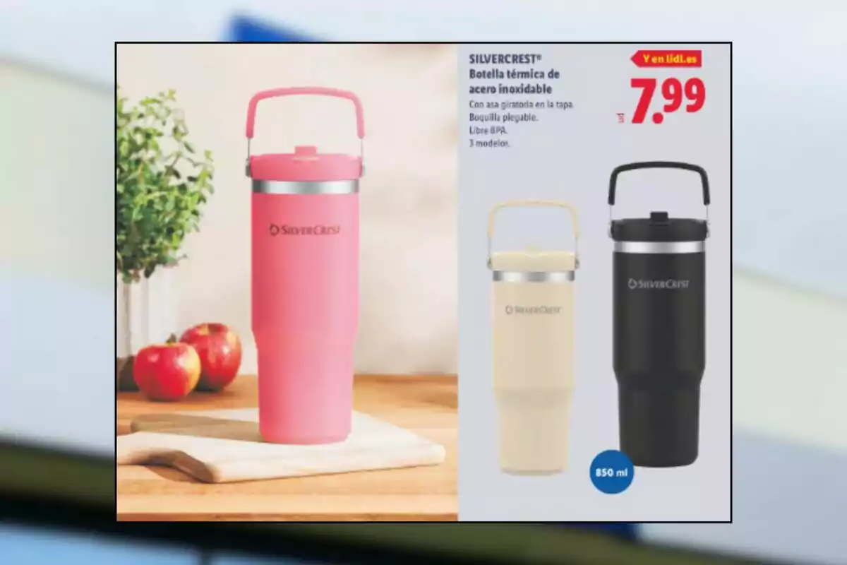 Advertisement for a SilverCrest stainless steel thermal bottle available in pink, cream, and black, with a capacity of 850 ml and a price of 7.99 euros. Advertisement for a SilverCrest stainless steel thermal bottle available in pink, cream, and black, with a capacity of 850 ml and a price of 7.99 euros.