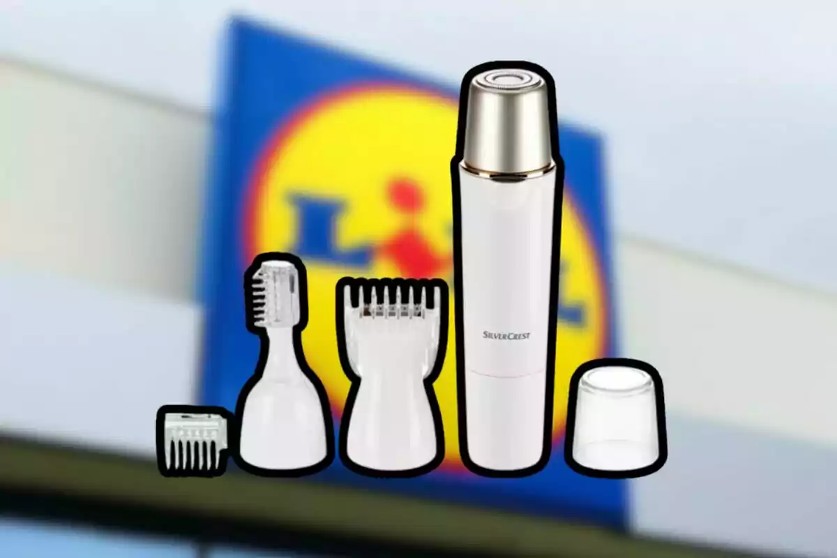 SilverCrest electric epilator with various accessories in front of a blurred Lidl store sign. SilverCrest electric epilator with various accessories in front of a blurred Lidl store sign.