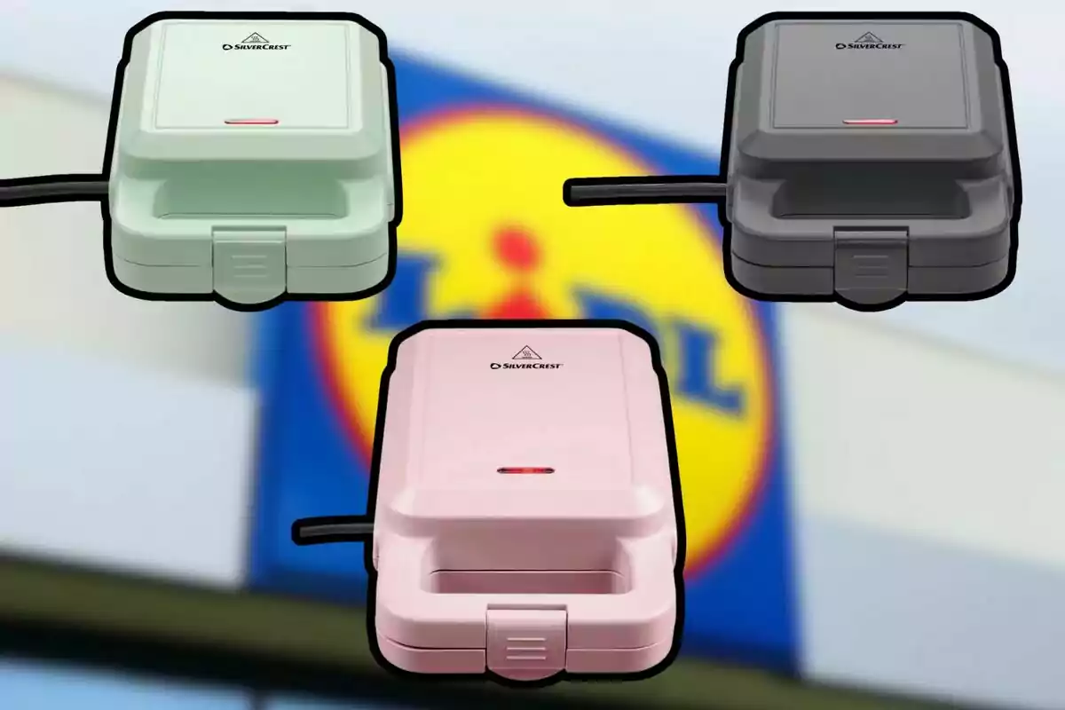 Three SilverCrest sandwich makers in different colors on a background with a blurred Lidl logo Three SilverCrest sandwich makers in different colors on a background with a blurred Lidl logo