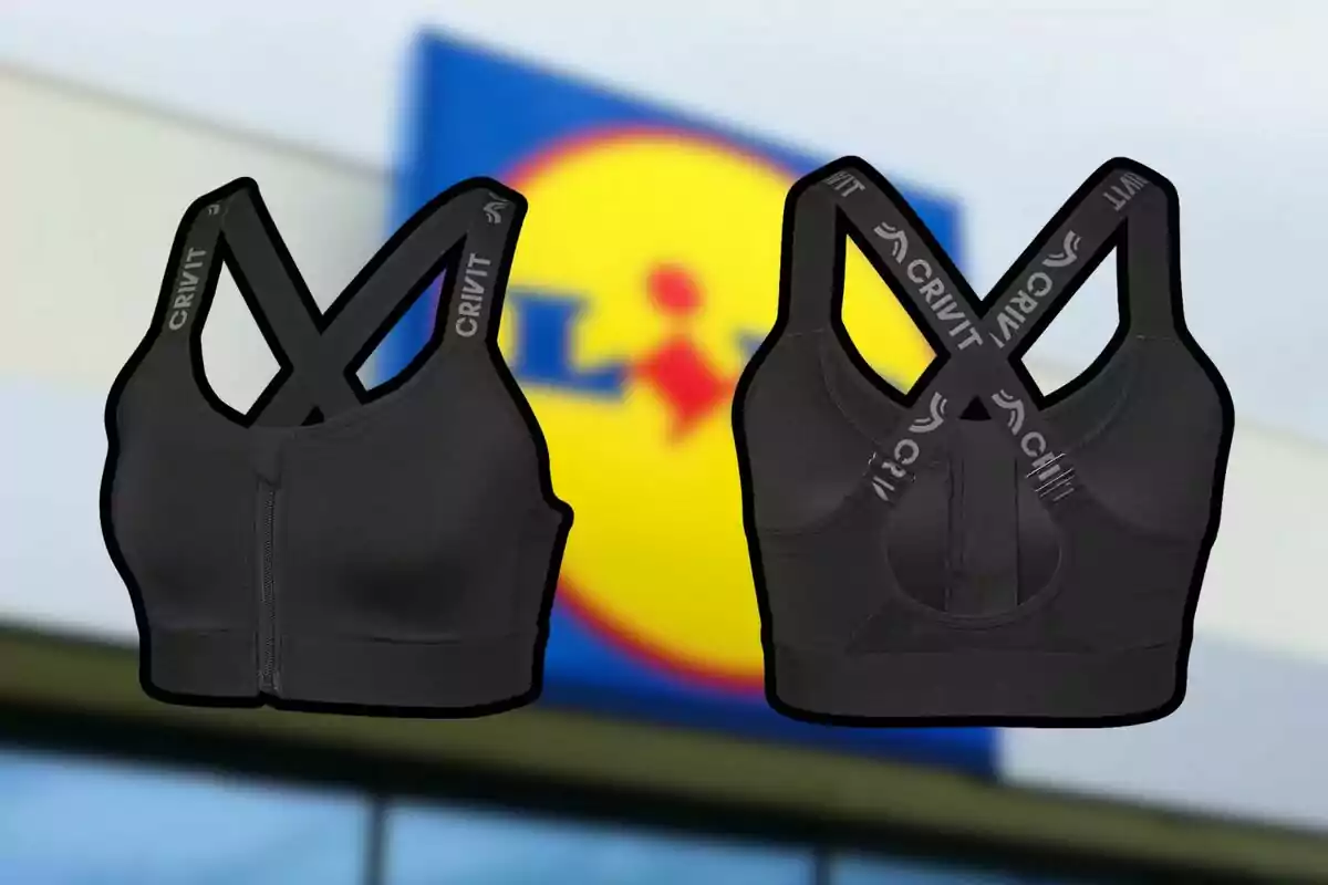 Dos sostenidors esportius negres de la marca Crivit amb tirants creuats al davant i al darrere, sobre un fons desenfocat amb el logotip de Lidl. Dos sostenidors esportius negres de la marca Crivit amb tirants creuats al davant i al darrere, sobre un fons desenfocat amb el logotip de Lidl.