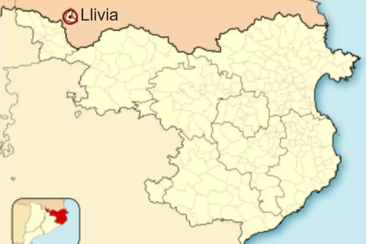 Mapa que muestra la ubicación de Llivia en el noreste de la península ibérica, destacando su enclave fronterizo Mapa que muestra la ubicación de Llivia en el noreste de la península ibérica, destacando su enclave fronterizo