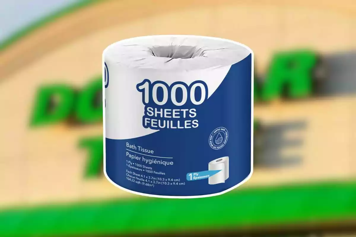 Rollo de papel higiénico de 1000 hojas con empaque azul y blanco frente a un fondo borroso de una tienda Rollo de papel higiénico de 1000 hojas con empaque azul y blanco frente a un fondo borroso de una tienda