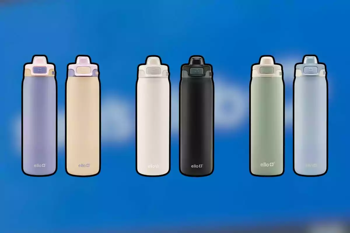 Seis botellas reutilizables de diferentes colores están alineadas sobre un fondo azul Seis botellas reutilizables de diferentes colores están alineadas sobre un fondo azul