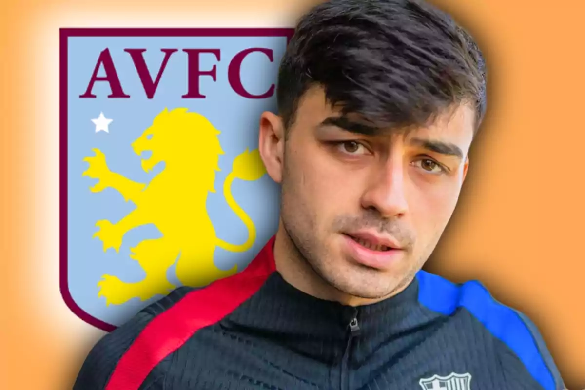 Un joven con chaqueta deportiva frente al escudo del Aston Villa sobre un fondo naranja difuminado