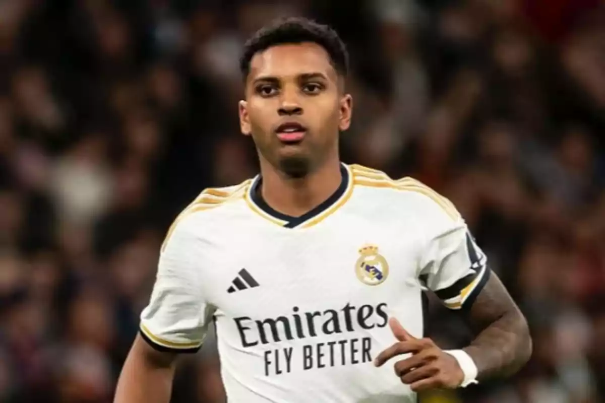 Rodrygo Goes in a white Real Madrid uniform during a match at the Bernabéu Rodrygo Goes in a white Real Madrid uniform during a match at the Bernabéu