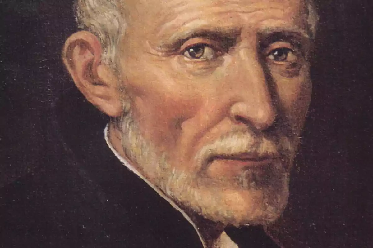 Retrat d’un home gran amb barba i cabells canosos mirant al front amb expressió seriosa Retrat d’un home gran amb barba i cabells canosos mirant al front amb expressió seriosa