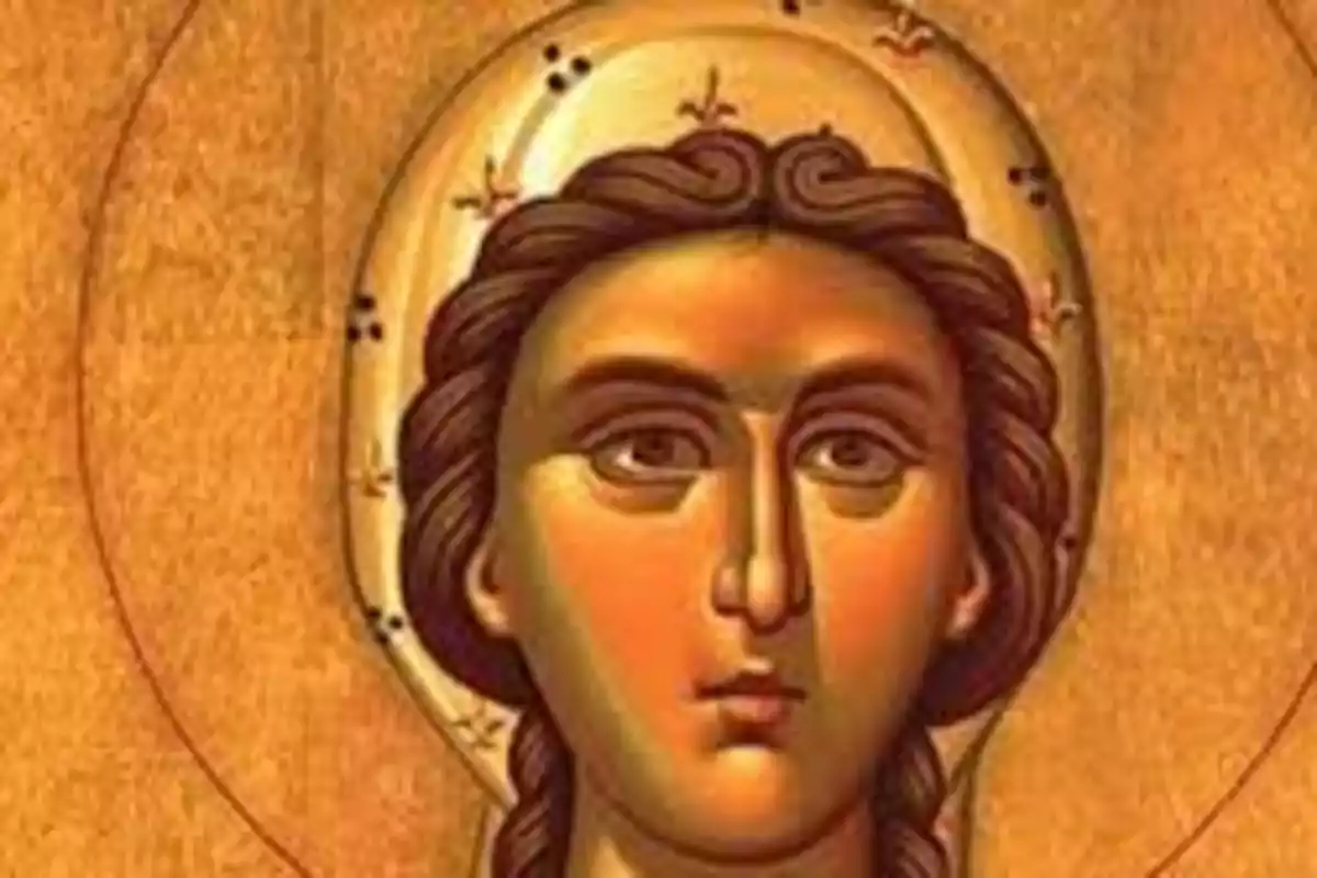 Icono religioso con fondo dorado y rostro de figura femenina con aureola Icono religioso con fondo dorado y rostro de figura femenina con aureola