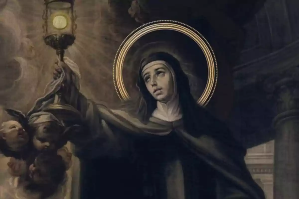 Pintura religiosa de una mujer con halo dorado vestida con hábito oscuro sosteniendo un objeto dorado mientras mira hacia arriba rodeada de querubines