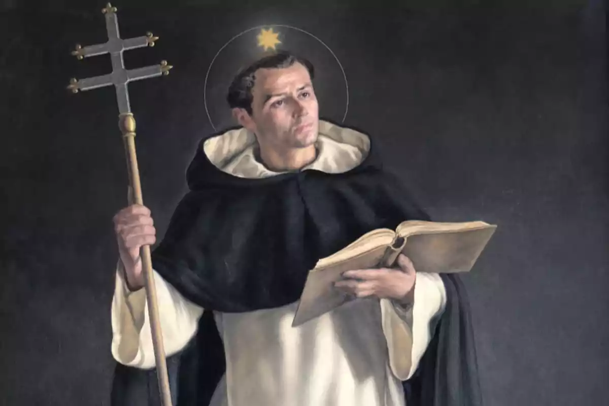 Hombre con túnica religiosa negra y blanca sosteniendo un libro abierto en una mano y un báculo con cruz en la otra, con un halo y una estrella sobre su cabeza