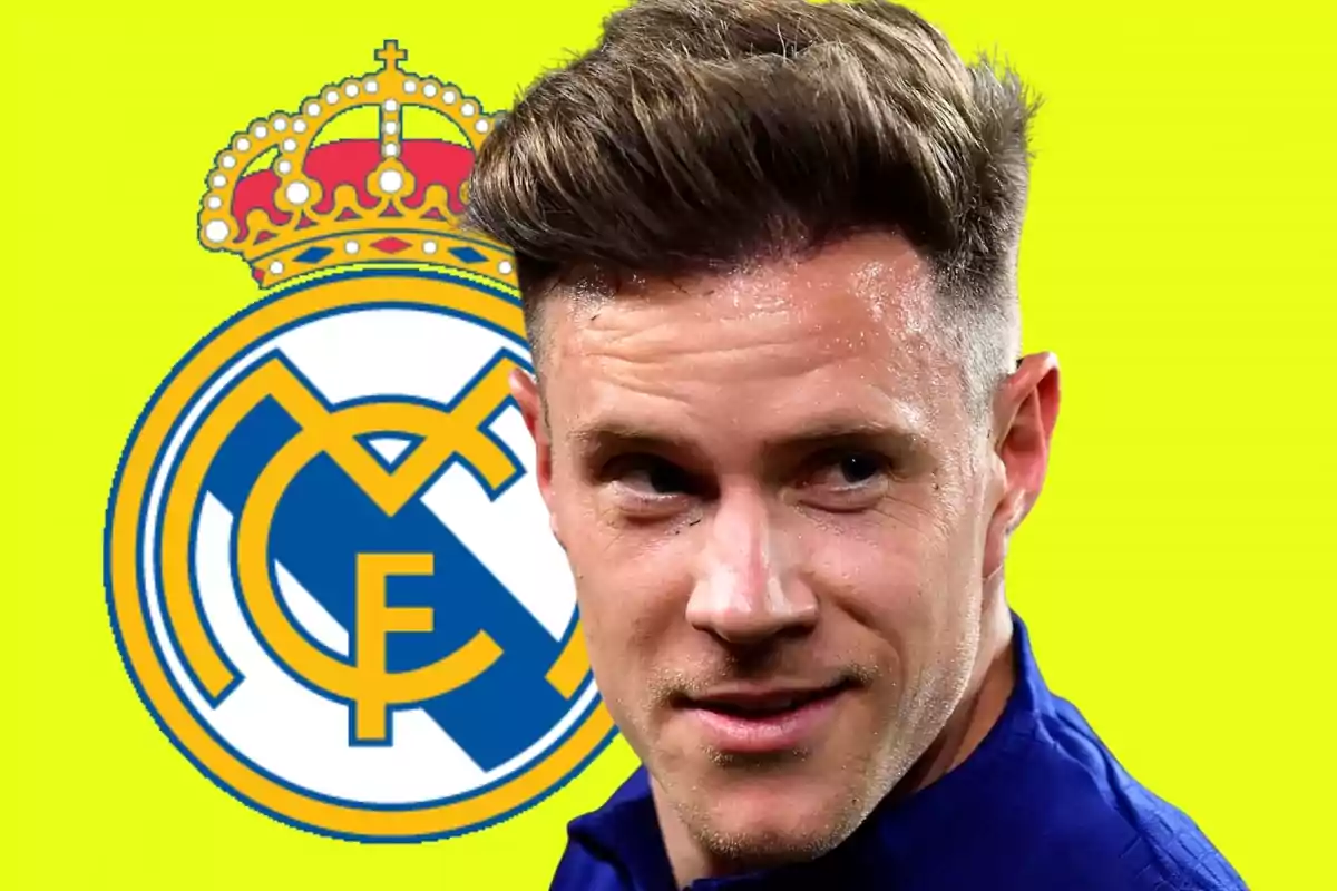 Un hombre de cabello corto y castaño aparece en primer plano con el escudo del Real Madrid de fondo sobre un color amarillo brillante.