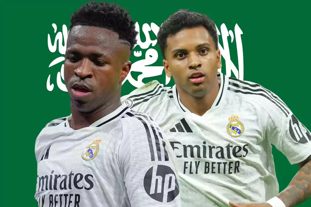Dos futbolistas del Real Madrid con uniforme blanco posan frente a un fondo verde con letras árabes blancas.
