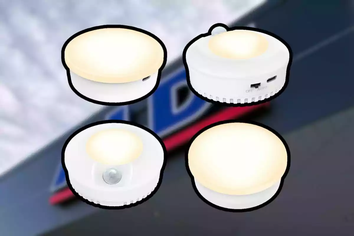 Cuatro lámparas LED blancas redondas con luz cálida sobre un fondo desenfocado