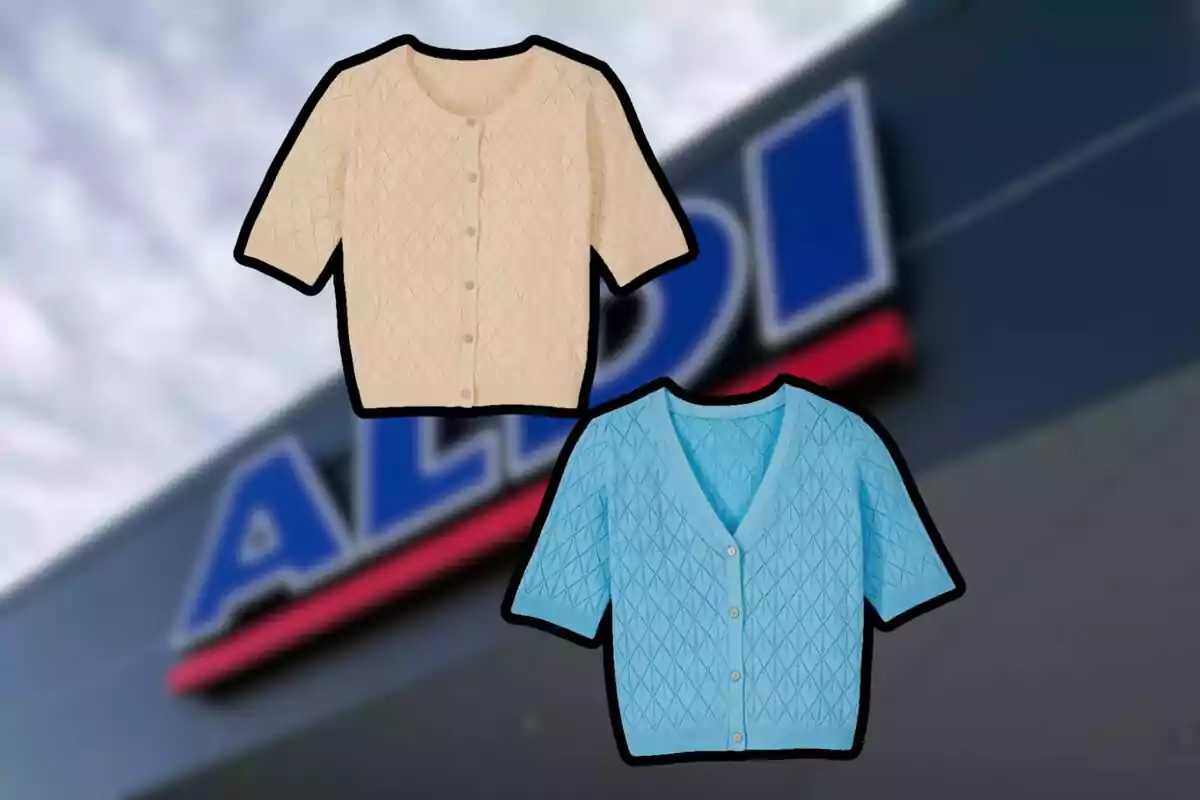 Dos suéteres de manga corta, uno beige y otro azul, con fondo de un letrero borroso de supermercado. Dos suéteres de manga corta, uno beige y otro azul, con fondo de un letrero borroso de supermercado.