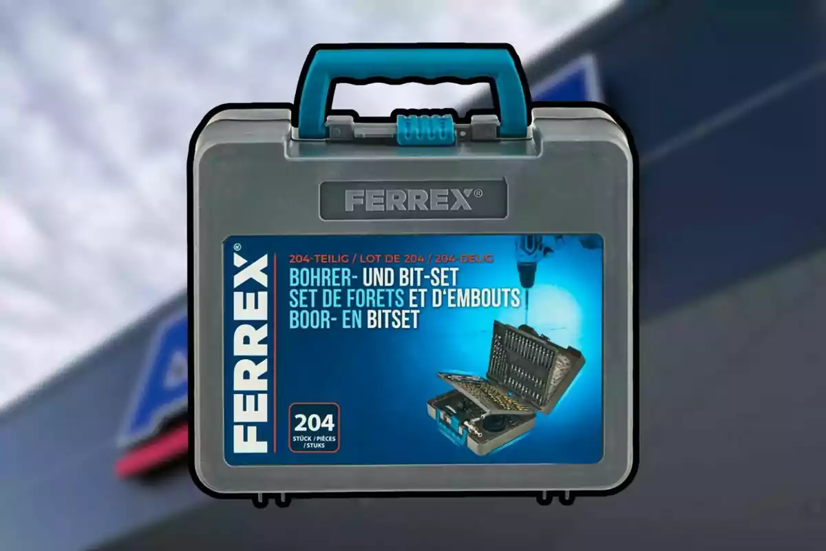 Maletín gris con asa azul de la marca Ferrex que contiene un set de brocas y puntas de 204 piezas