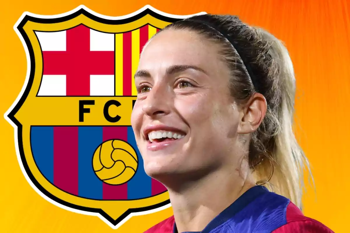 Futbolista somrient amb l’uniforme del Barcelona davant de l’escut del club sobre fons taronja