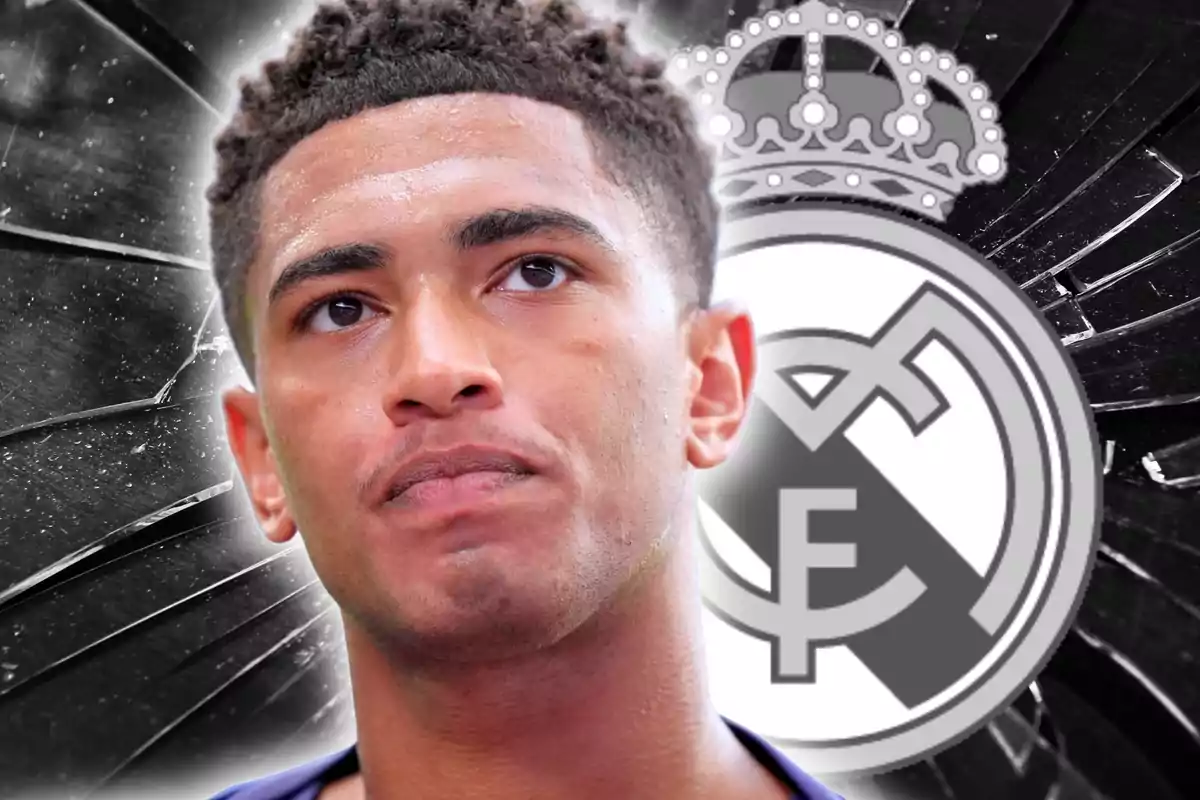 Un futbolista amb expressió seriosa apareix en primer pla amb l’escut del Reial Madrid de fons.
