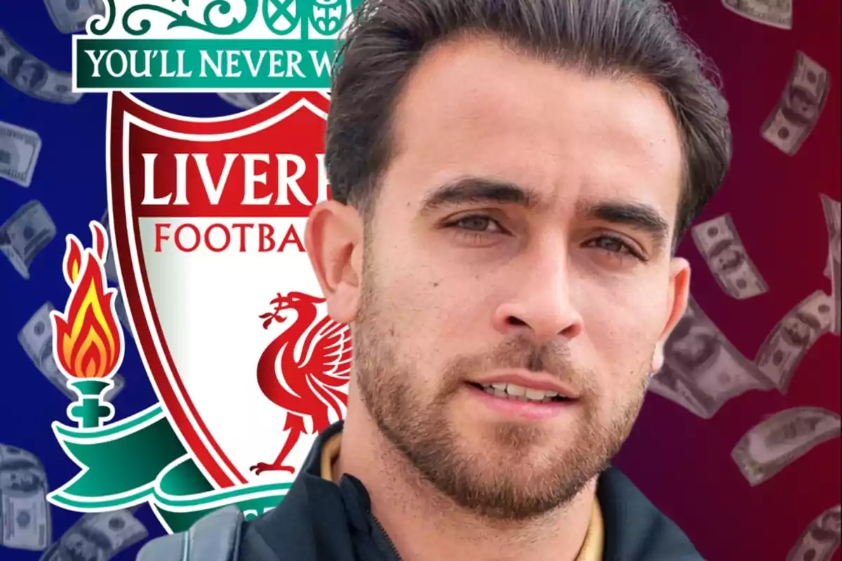 Un home de cabells foscos davant de l’escut del Liverpool amb bitllets de fons