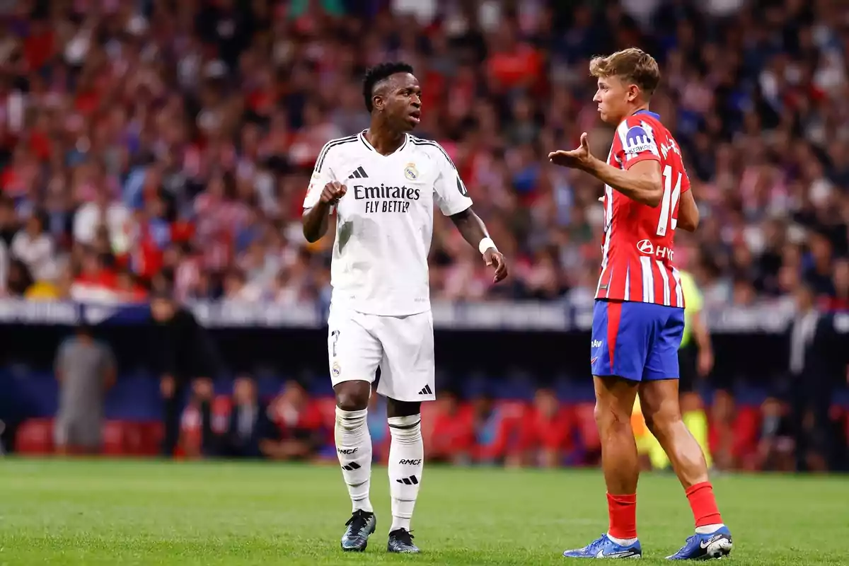 Vinicius Junior davant Llorente