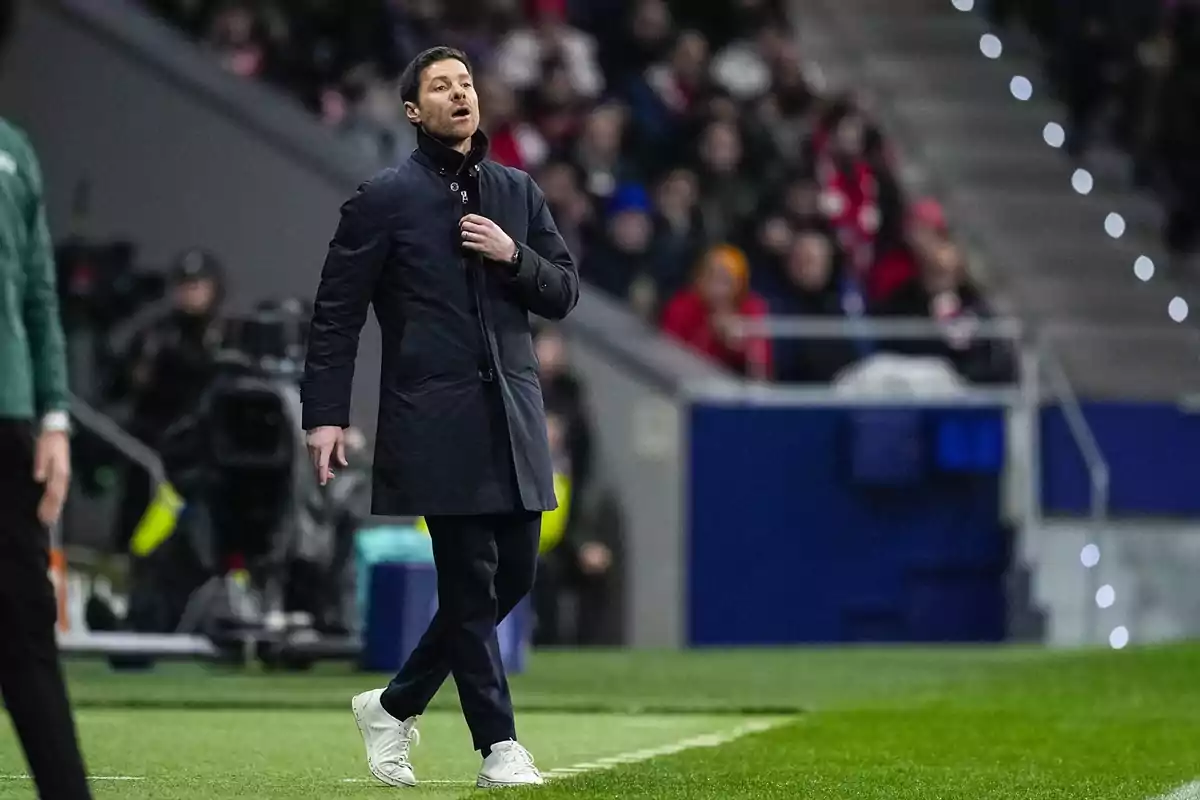 Xabi Alonso, visitant el Metropolità