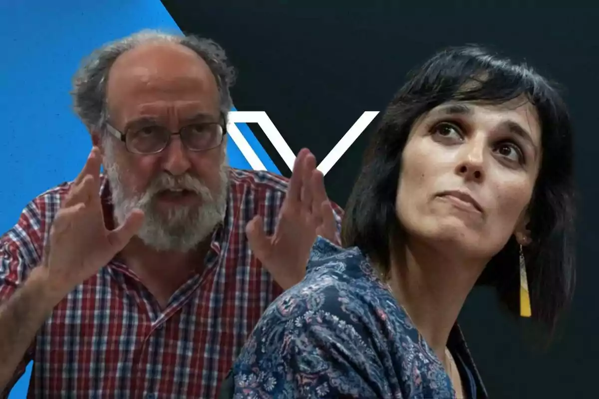 Un home amb barba i ulleres amb una camisa de quadres gesticula amb les mans mentre una dona de cabells foscos i arracades llargues l’observa, tots dos sobre un fons blau i negre amb un disseny geomètric blanc.