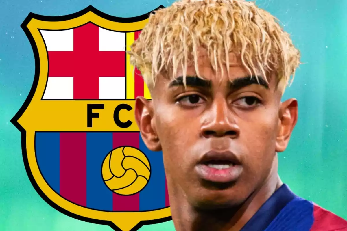 Soccer player with blond hair in front of the FC Barcelona crest